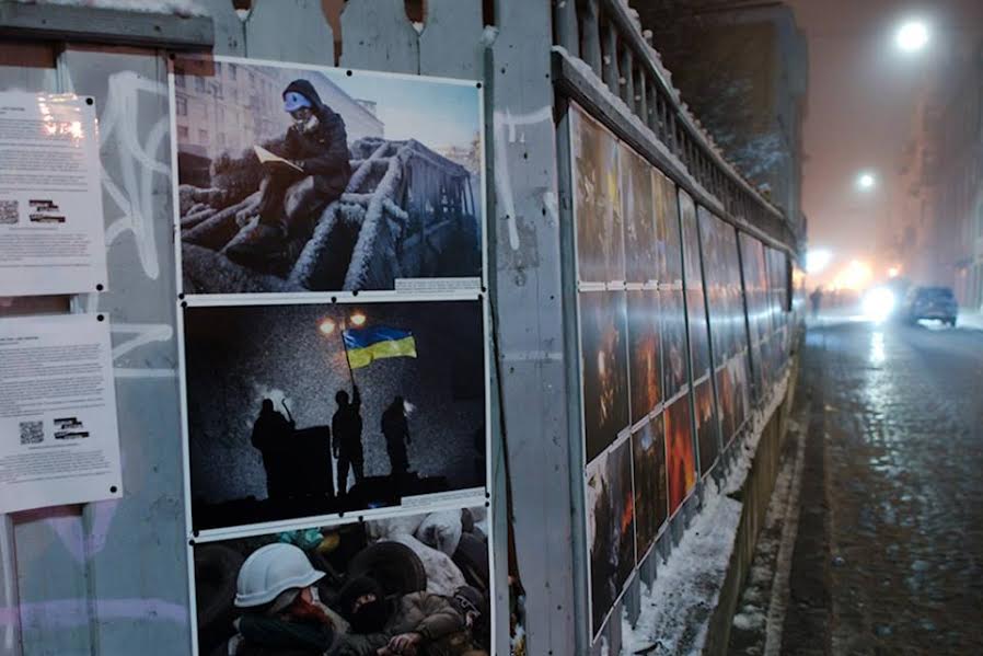 Світлинний вернісаж про події на Майдані у Львові відкрили просто неба