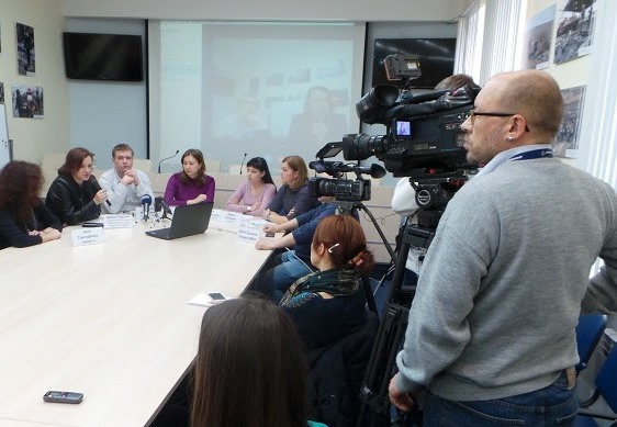 Журналістська спільнота звертає увагу на катастрофічну ситуацію зі  свободою слова на півострові Крим в умовах окупації